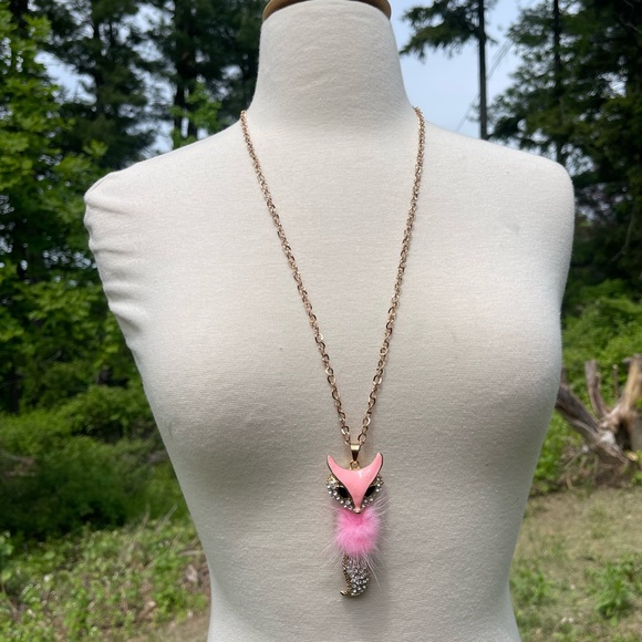 NWOT Swinging tail FOX PINK 30” Gold tone  Necklace - Picture 3 of 3